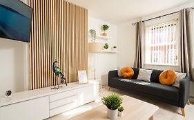 Super Modern 2Bd Central Home